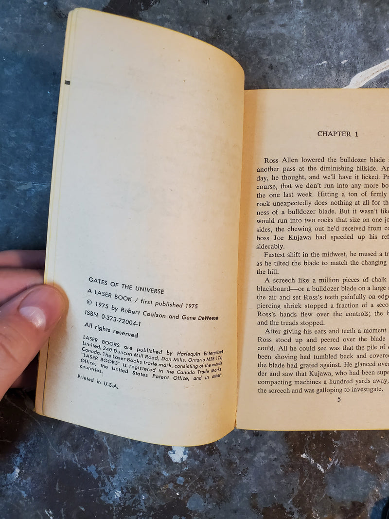 Gates Of The Universe - Robert Coulson & Gene Deweese