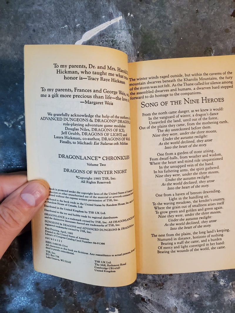 DragonLance Chronicles Vol 2: Dragons Of Winter Night - Margaret Weis & Tracy Hickman