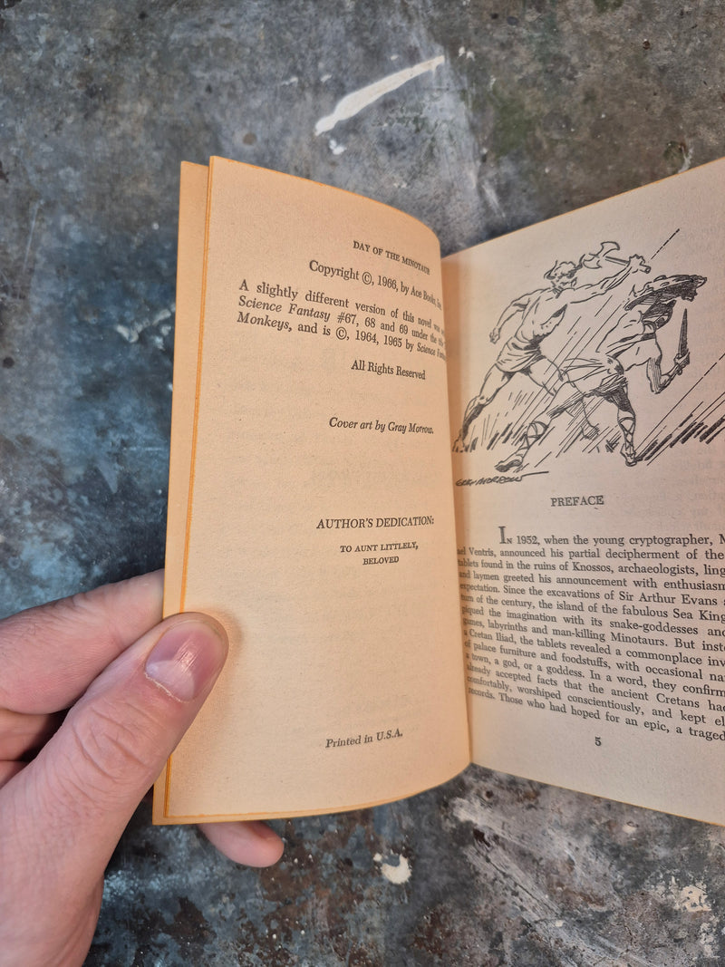 Day Of The Minotaur - Thomas Burnett Swann