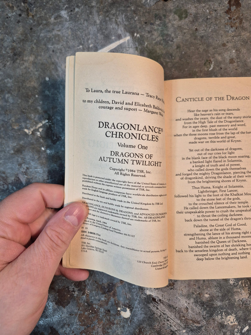 DragonLance Chronicles Trilogy Vol 1: Dragons Of Autumn Twilight - Margaret Weis & Tracy Hickman