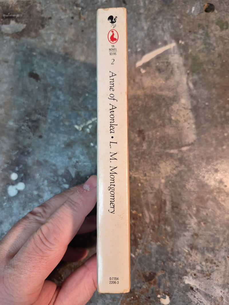 Anne Of Avonlea - Lucy Maud Montgomery