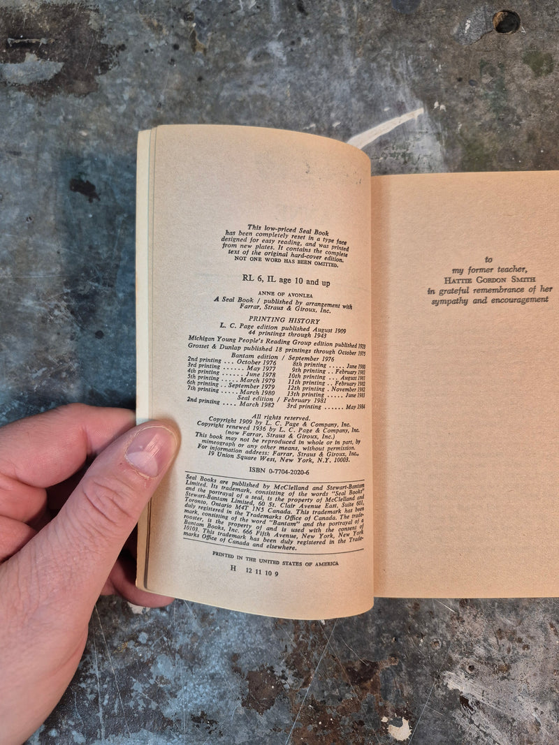 Anne Of Avonlea - Lucy Maud Montgomery