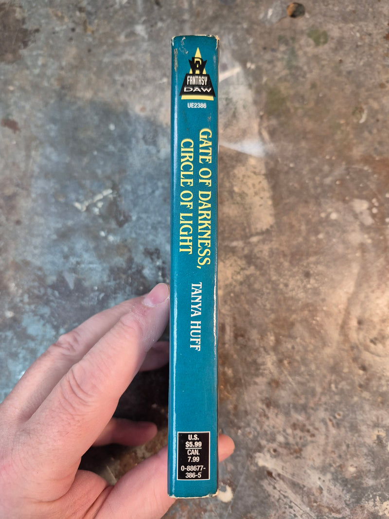 Gate Of Darkness Circle Of Light - Tanya Huff