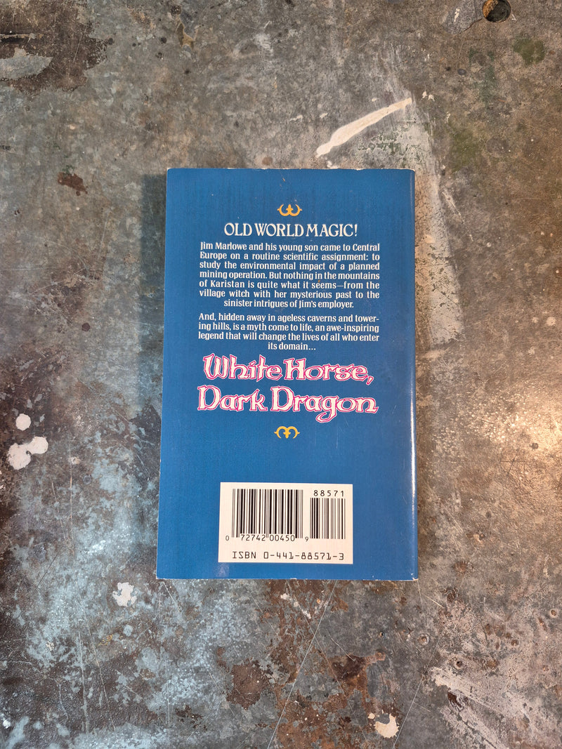 White Horse, Dark Dragon - Robert C. Fleet