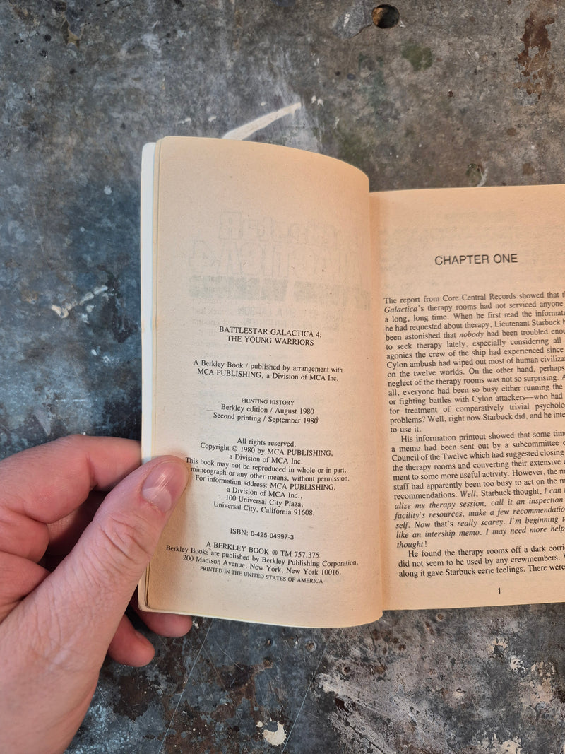 Battlestar Galactica 4: The Young Warriors - Glen A. Larson & Robert Thurston