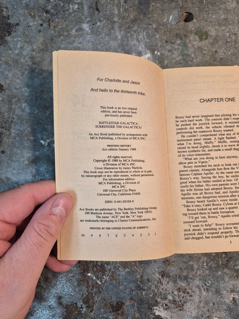 Battlestar Galactica 14: Surrender The Galactica! - Glen A. Larson & Robert Thurston