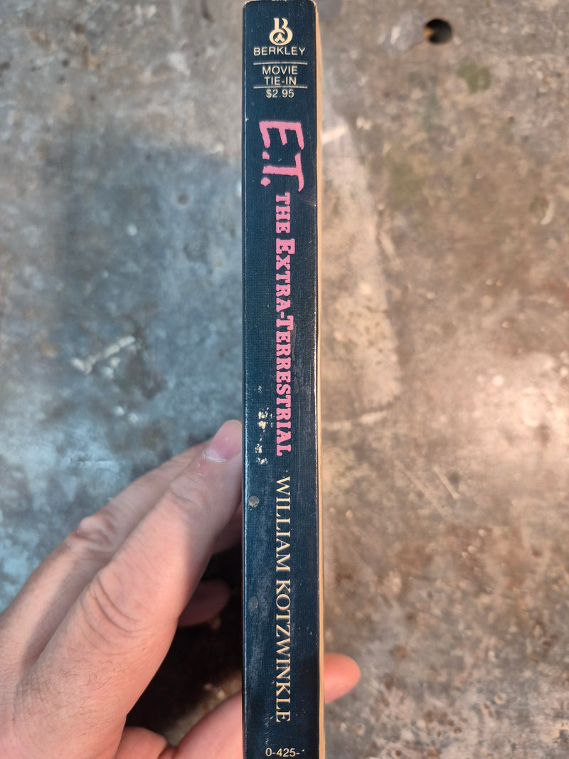 E. T. The Extra Terrestrial - William Kotzwinkle (with Steven Spielberg)