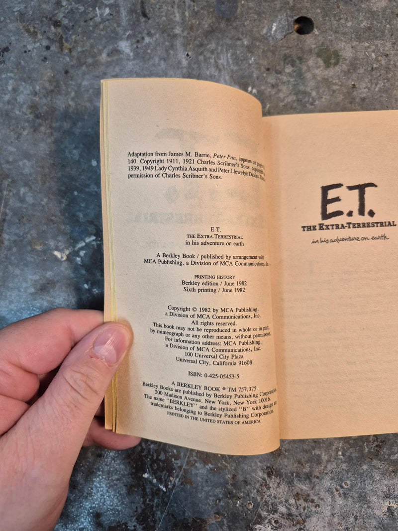 E. T. The Extra Terrestrial - William Kotzwinkle (with Steven Spielberg)