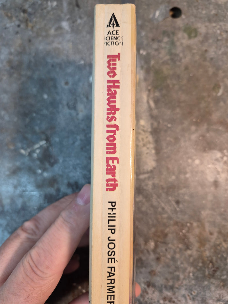 Two Hawks From Earth - Philip Jose Farmer