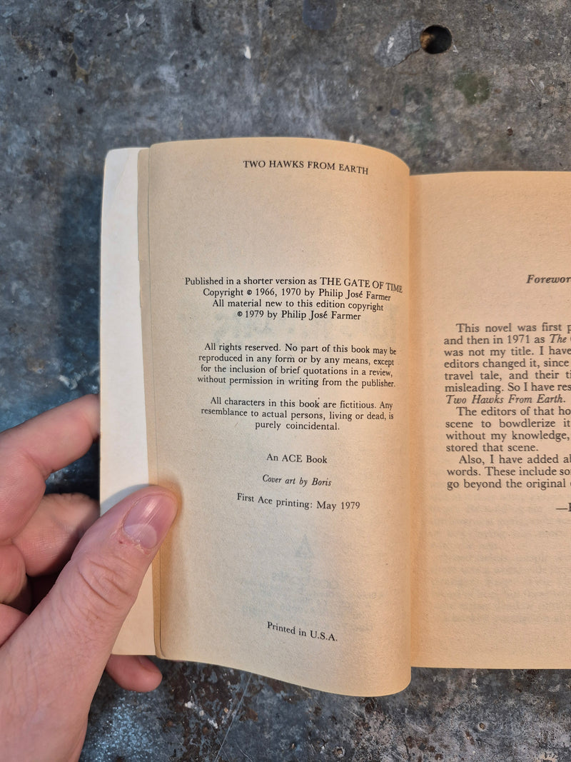 Two Hawks From Earth - Philip Jose Farmer