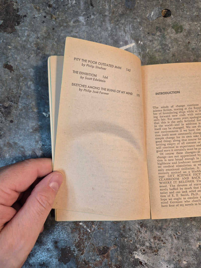 The Outdated Man - Harry Harrison (editor)