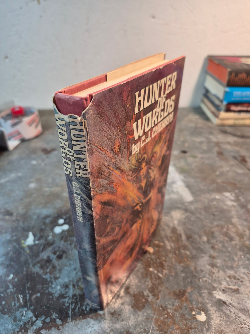 Hunter Of Worlds - C. J. Cherryh