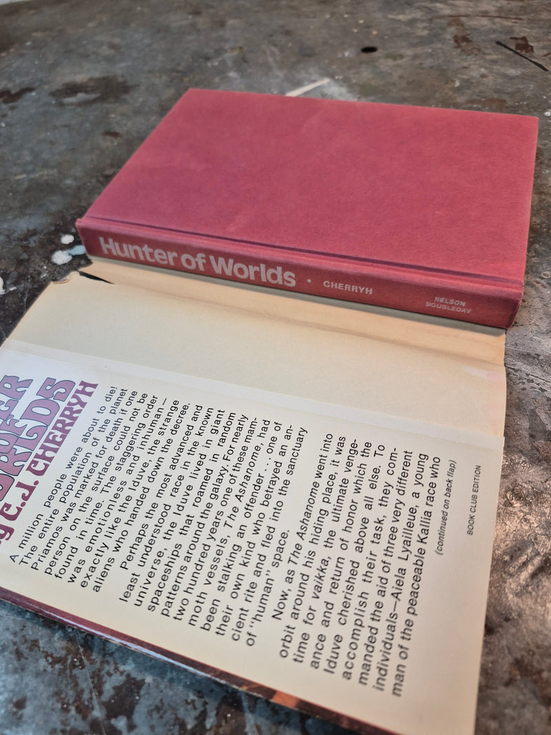 Hunter Of Worlds - C. J. Cherryh