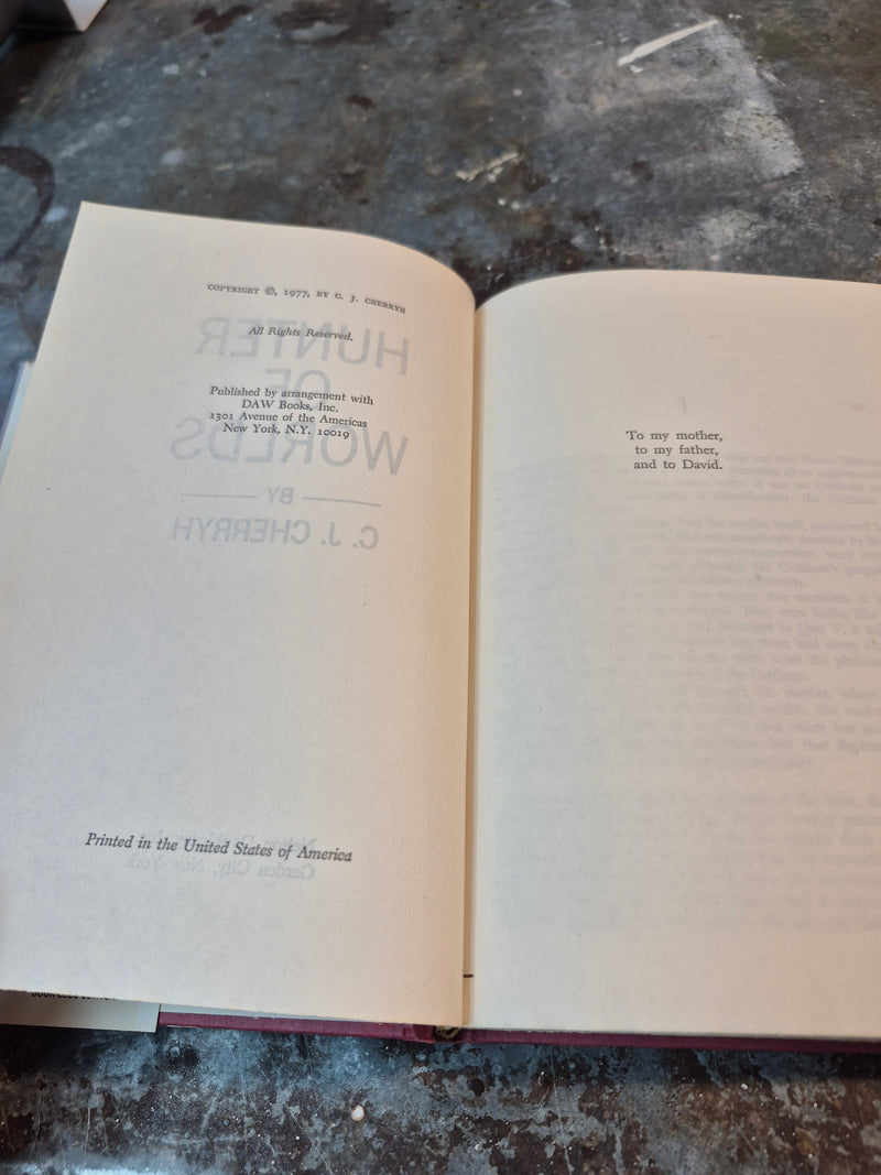 Hunter Of Worlds - C. J. Cherryh