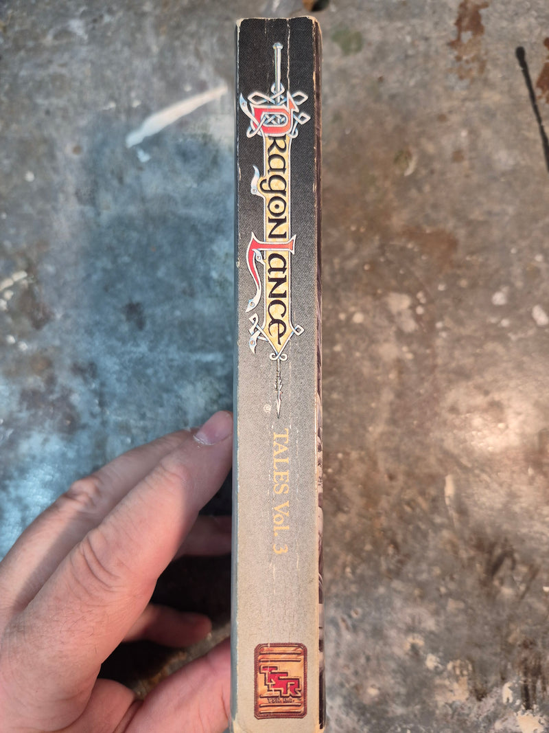 DragonLance Tales Volume 3: Love And War - Margaret Weis & Tracy Hickman