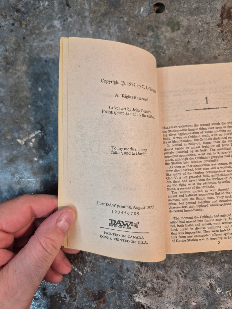 Hunter Of Worlds - C. J. Cherryh