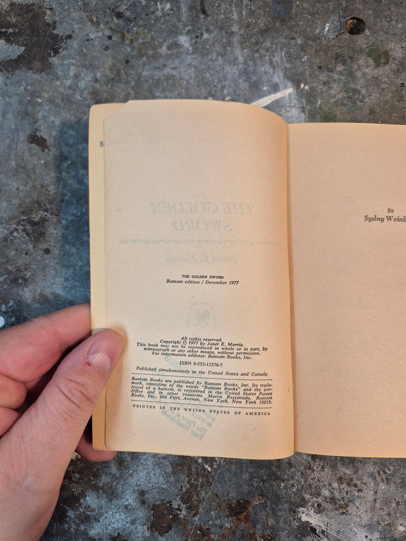 The Golden Sword - Janet E. Morris