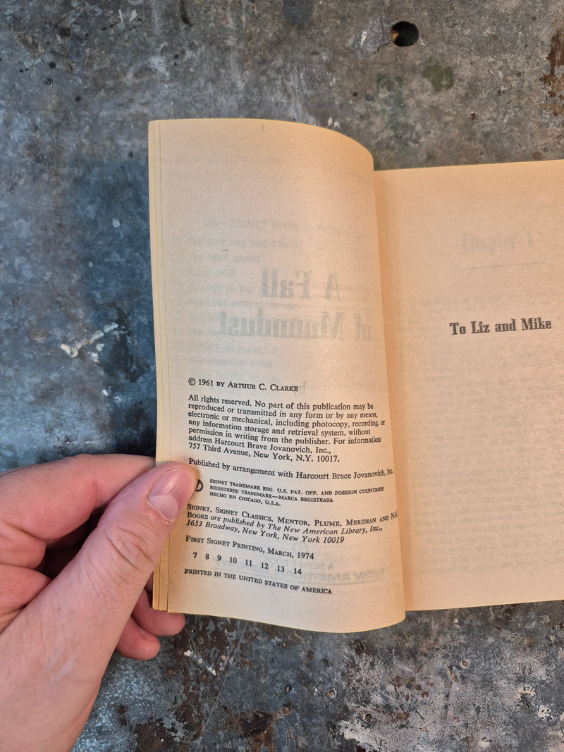 A Fall Of Moondust - Arthur C. Clarke