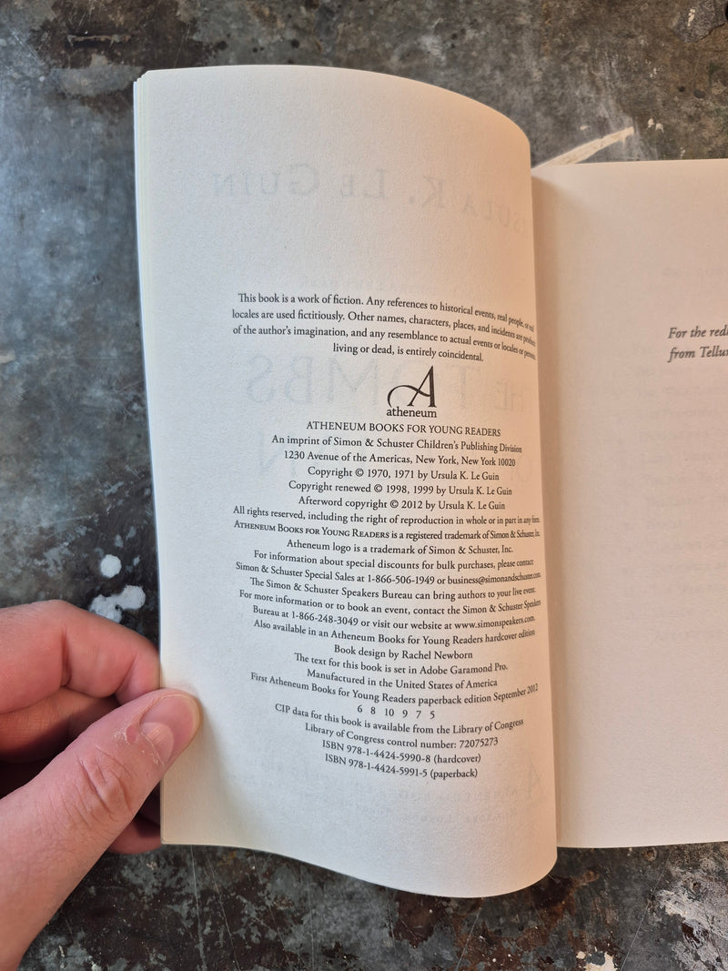 The Tombs Of Atuan - Ursula K. Le Guin
