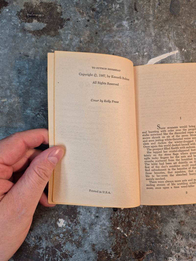 To Outrun Doomsday - Kenneth Bulmer