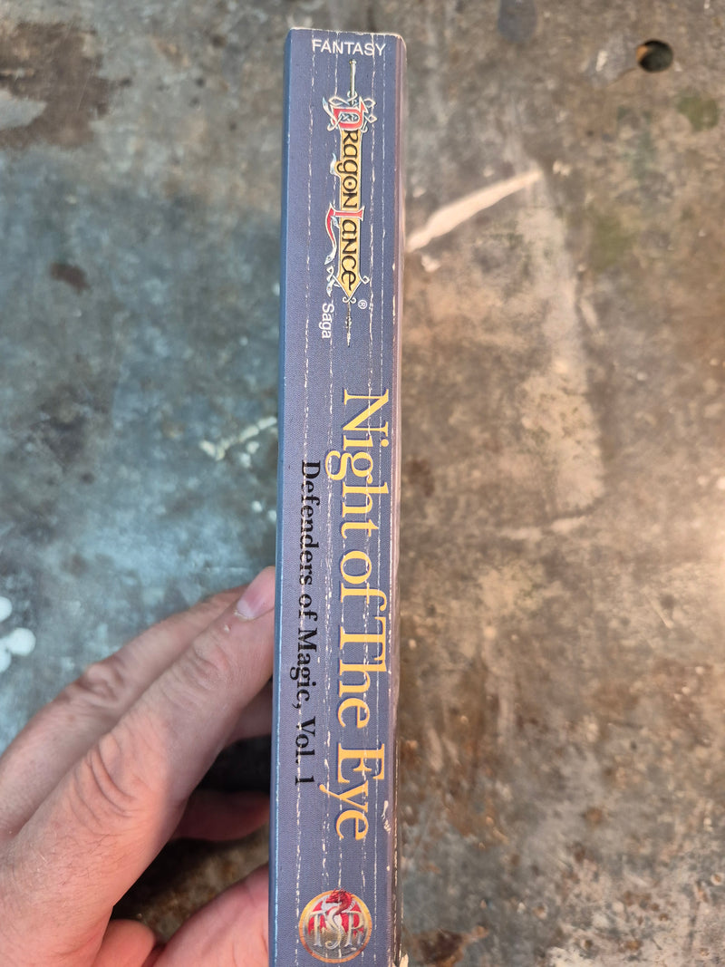 DragonLance Defenders Of Magic Trilogy Volume I: Night Of The Eye - Mary Kirchoff