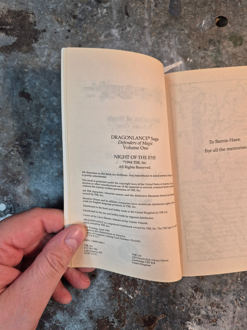 DragonLance Defenders Of Magic Trilogy Volume I: Night Of The Eye - Mary Kirchoff