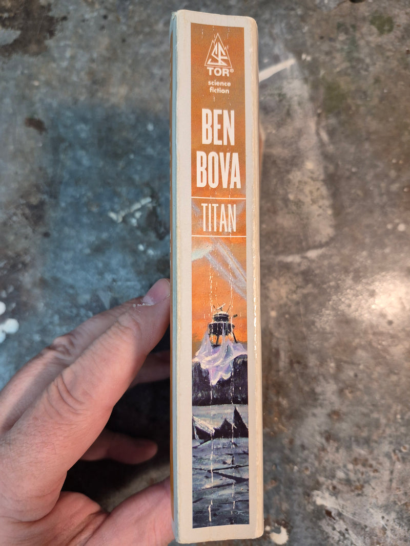 Titan - Ben Bova