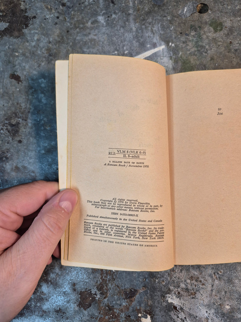 A Billion Days Of Earth - Doris Piserchia