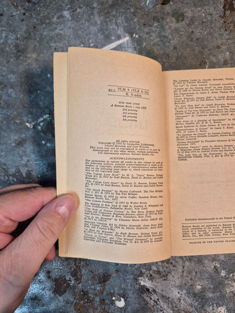 Star Trek Lives! Personal Notes And Anecdotes - Jacqueline Lichtenberg, Sondra Marshak & Joan Winston