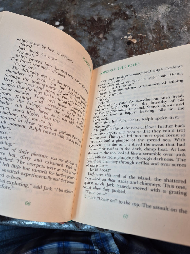 Lord Of The Flies/The Pyramid/Envoy Extraordinary - William Golding