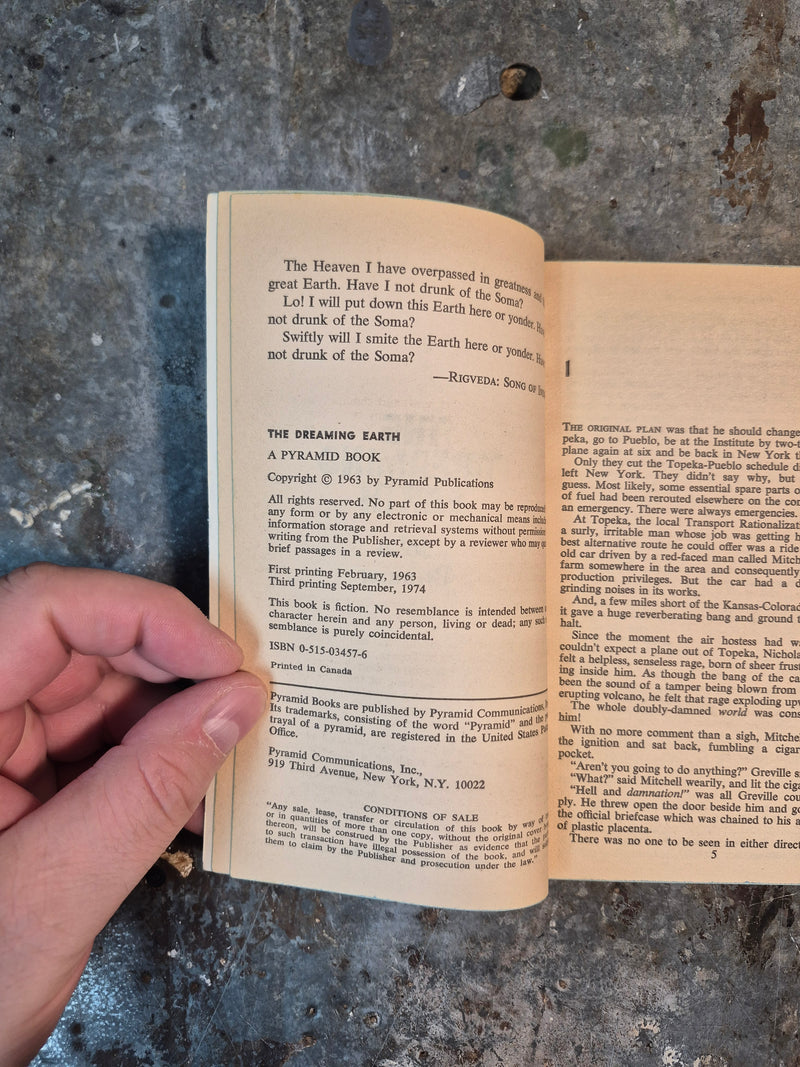 The Dreaming Earth - John Brunner