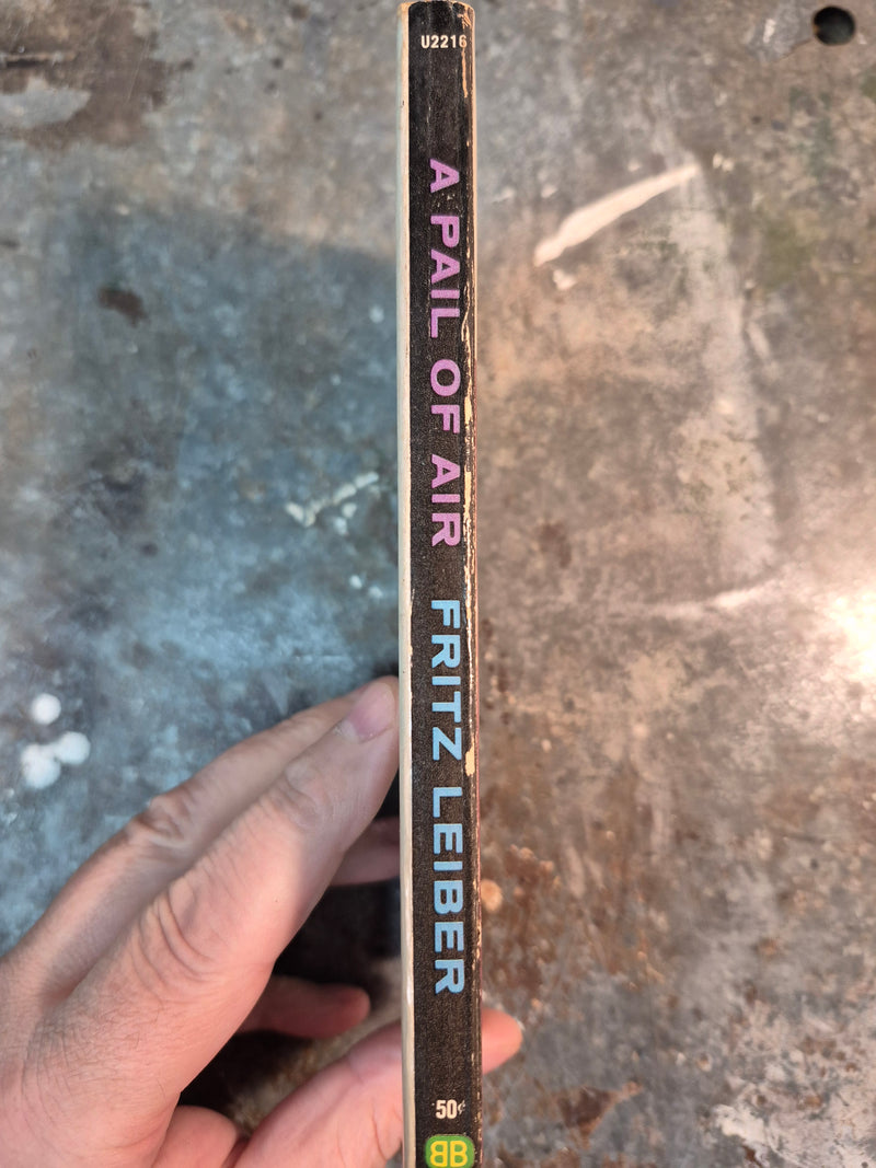 A Pail Of Air - Fritz Leiber