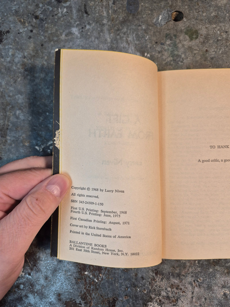 A Gift From Earth - Larry Niven