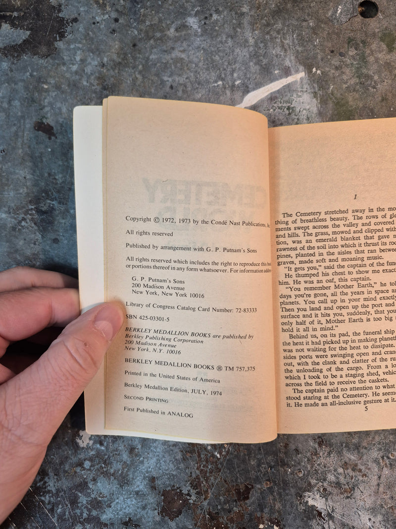 Cemetery World - Clifford D. Simak