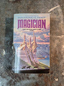 Magician - Raymond E. Feist
