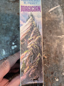 Magician - Raymond E. Feist