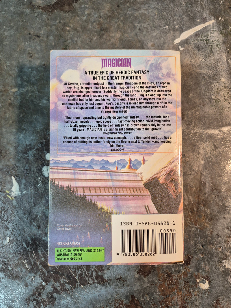 Magician - Raymond E. Feist