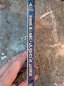 Knave In Hand - Laurence M. Janifer