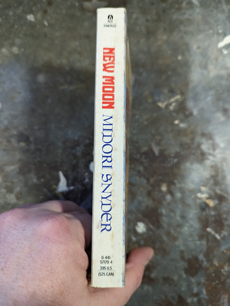 New Moon: The Queens' Quarter Book 1 - Midori Snyder