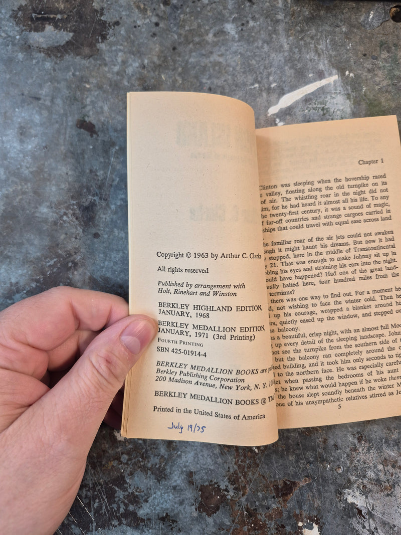 Dolphin Island - Arthur C. Clarke