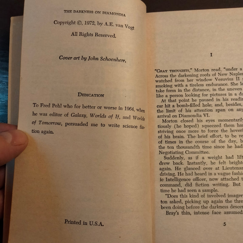 The Darkness On Diamondia - A. E. van Vogt